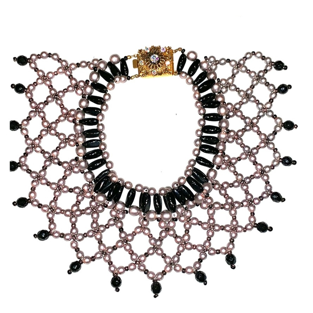 Bib necklace in silver and black